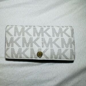Michael Kors cream Classic MK Design